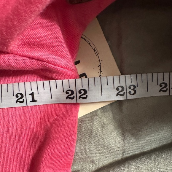 Pink Tee- Shirt with Hearts and Love Always Graphic. - Picture 4 of 4